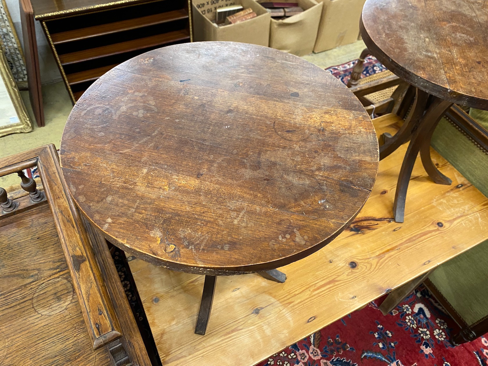 A pair of circular mahogany occasional tables, diameter 48cm, height 50cm